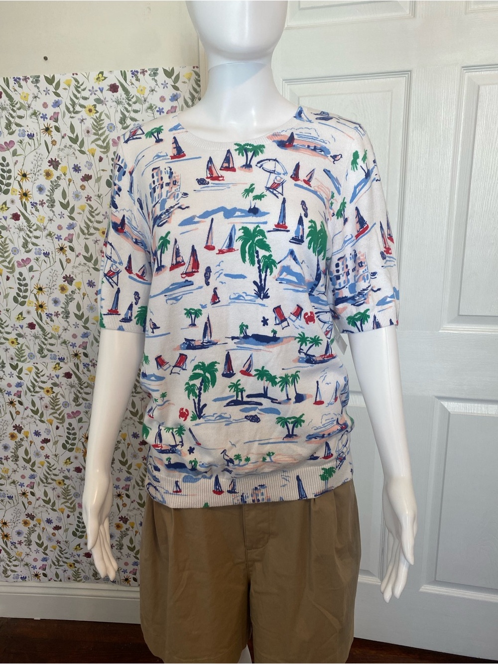 Croft & Barrow New WMN’s White Beach Print Knit Short Sleeve in Size Small